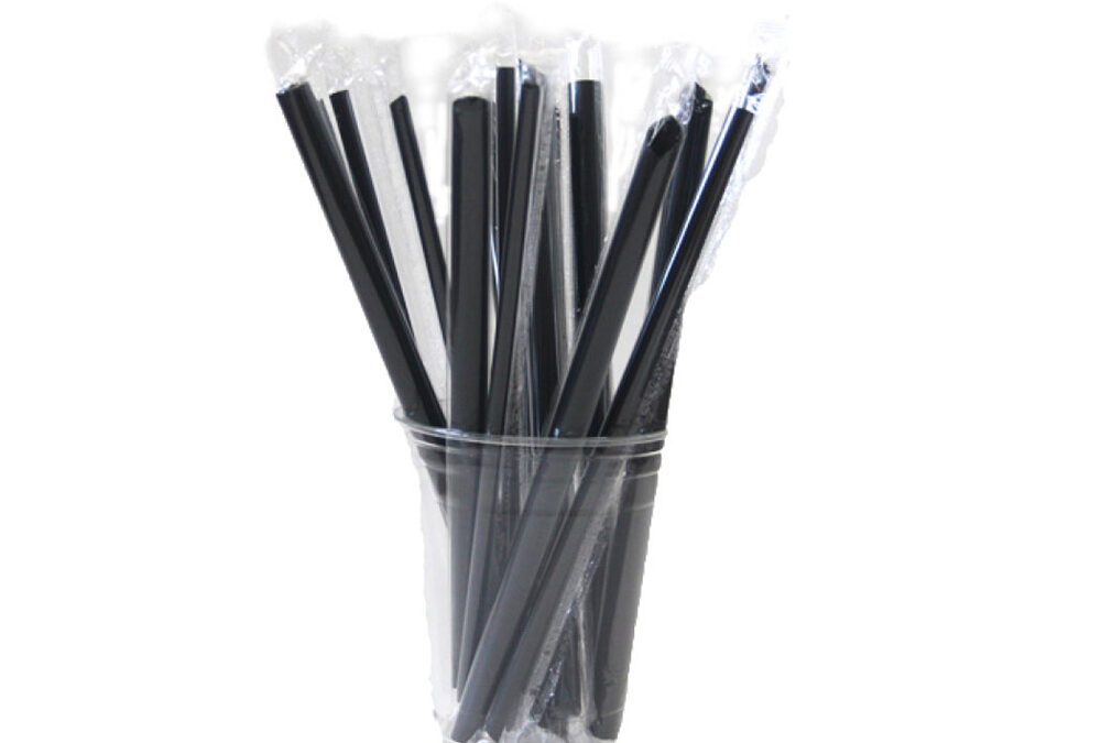 Paille noire enveloppée plastique